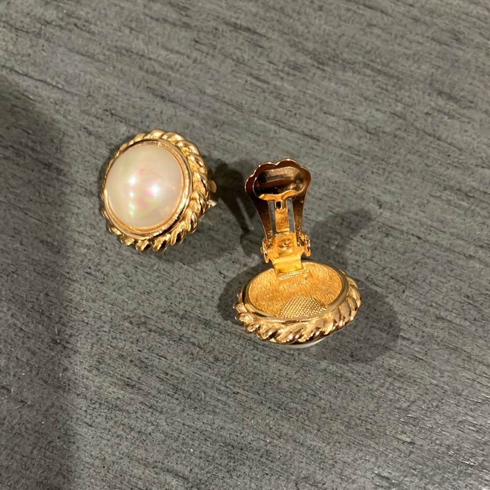 Vintage Dior Gold and White Pearl Clip on Earrings - Picture 6 of 6